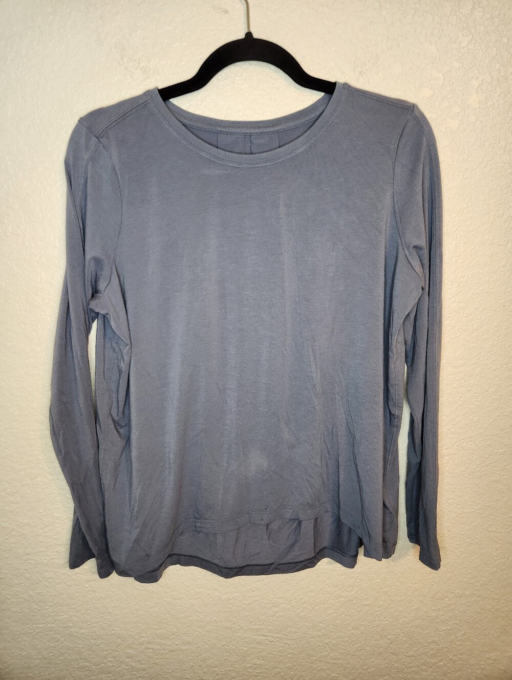 Athleta with ease top xs Long Sleeve Crewneck Top Blue